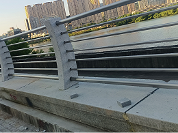 管鋼強不銹鋼管助力海邊護(hù)欄建設(shè)：品質(zhì)與耐用性的完美呈現(xiàn)